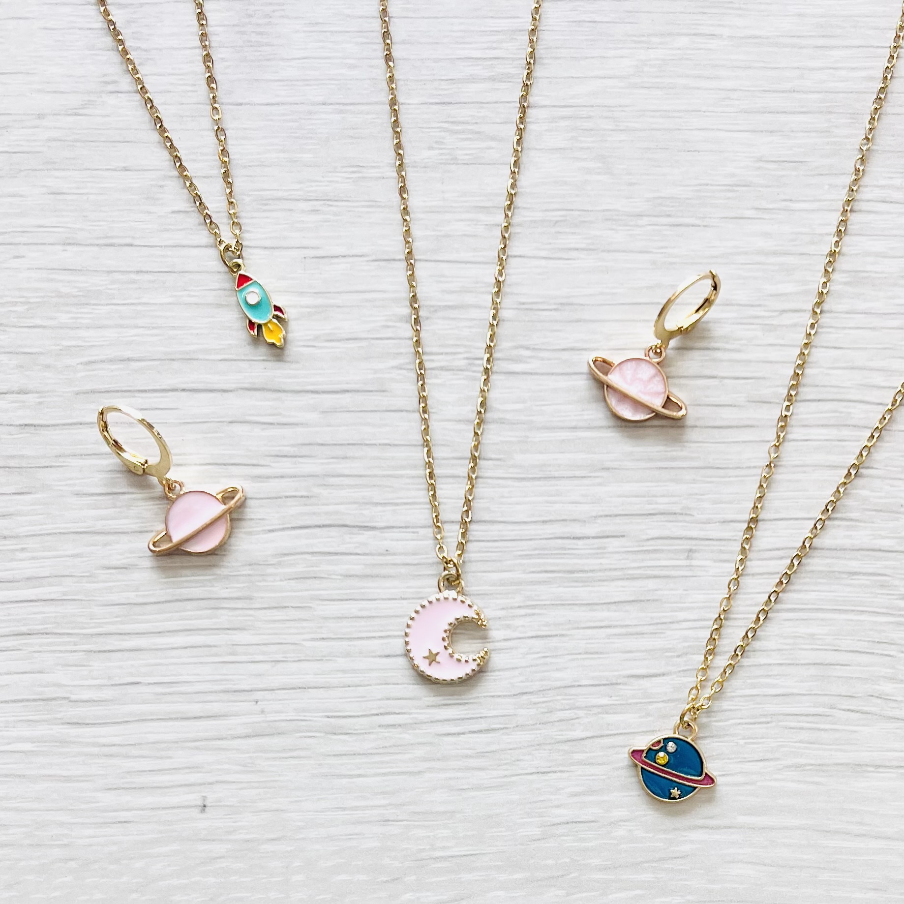 Boucles D'oreilles Planètes étoiles En Zircons, Plaqué Or 18K Sur Acier - Marque Tres.Or, Neuf Avec étiquettes